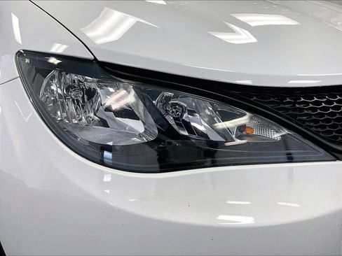 Used 2023 Chrysler Voyager LX image 28