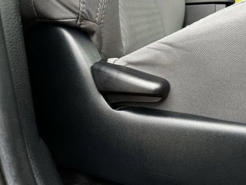 Used 2022 Toyota Tacoma SR w/ SR Convenience Package image 28