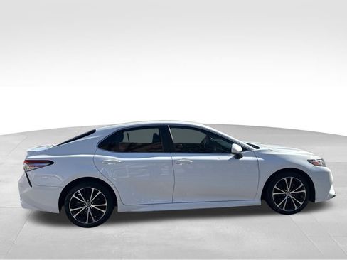 Used 2018 Toyota Camry SE image 6