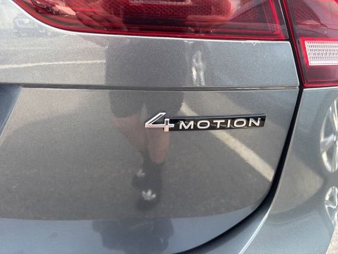 Used 2024 Volkswagen Tiguan SE R-Line image 10