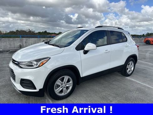 Used 2022 Chevrolet Trax LT w/ LT Convenience Package image 17