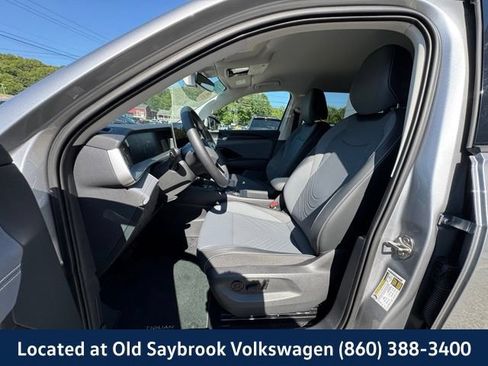 Used 2025 Volkswagen Tiguan SE AWD/4WD image 29