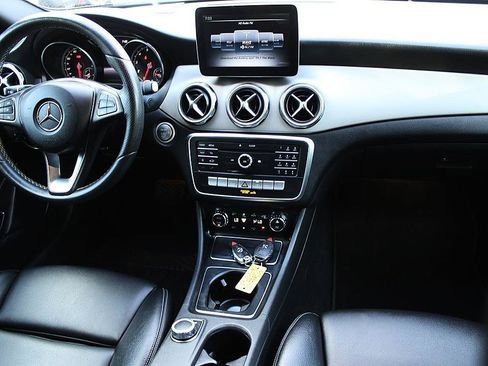 Used 2018 Mercedes-Benz GLA 250 image 16