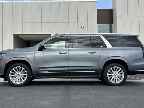 Used 2022 Cadillac Escalade ESV Luxury image 6