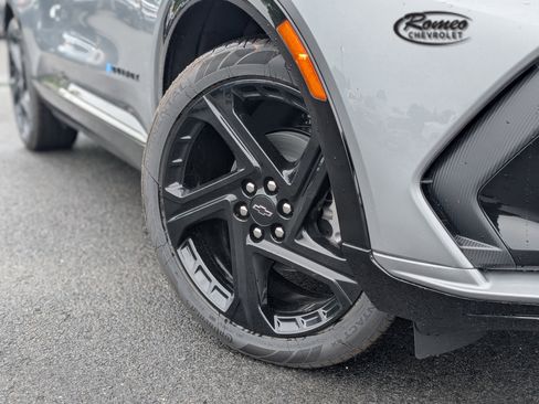 New 2025 Chevrolet Equinox EV RS image 7