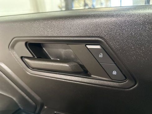 Used 2024 Chevrolet Colorado W/T image 9