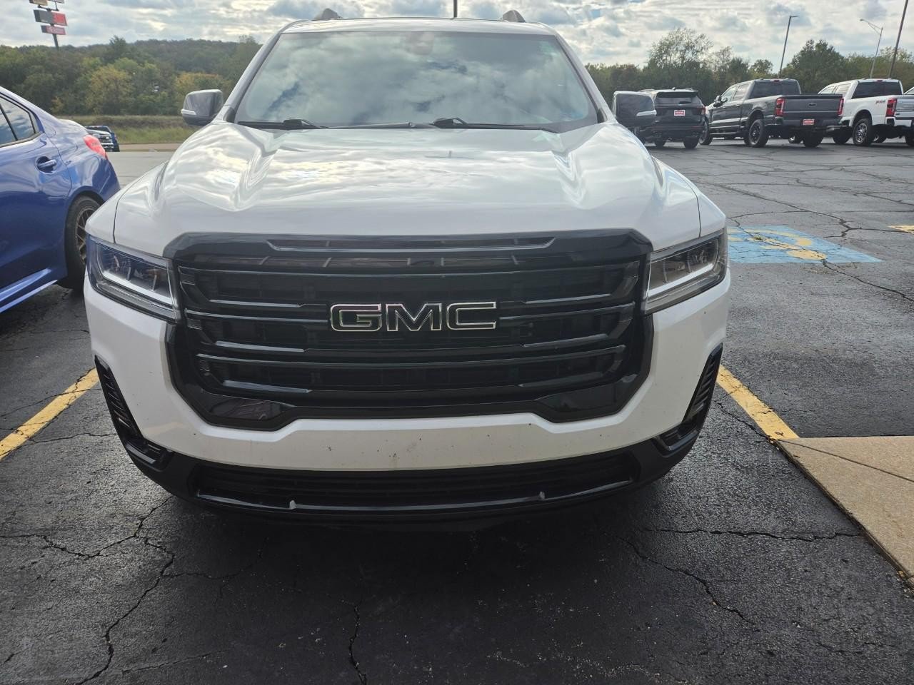 Used 2023 GMC Acadia SLT w/ Elevation Edition AWD/4WD image 2