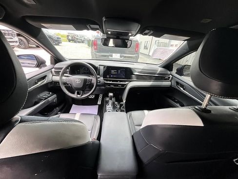 Used 2025 Toyota Camry SE w/ Convenience Package FWD image 29