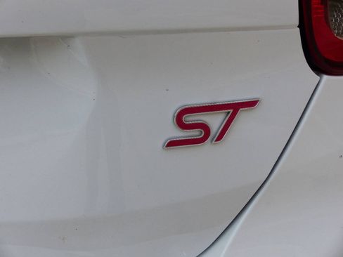 Used 2017 Ford Focus ST FWD image 8