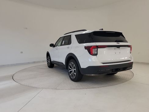 Used 2025 Ford Explorer ST-Line AWD/4WD image 3