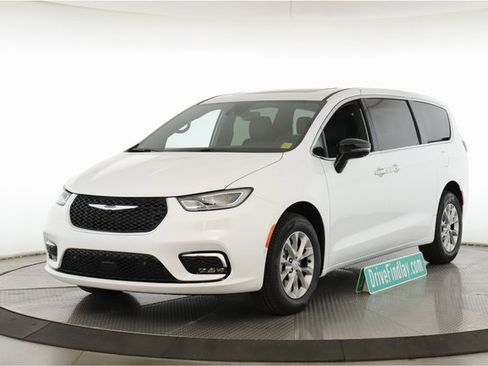 New 2026 Chrysler Pacifica Select image 10