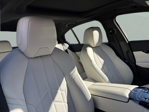 Used 2026 BMW 530i w/ M Sport Package image 23