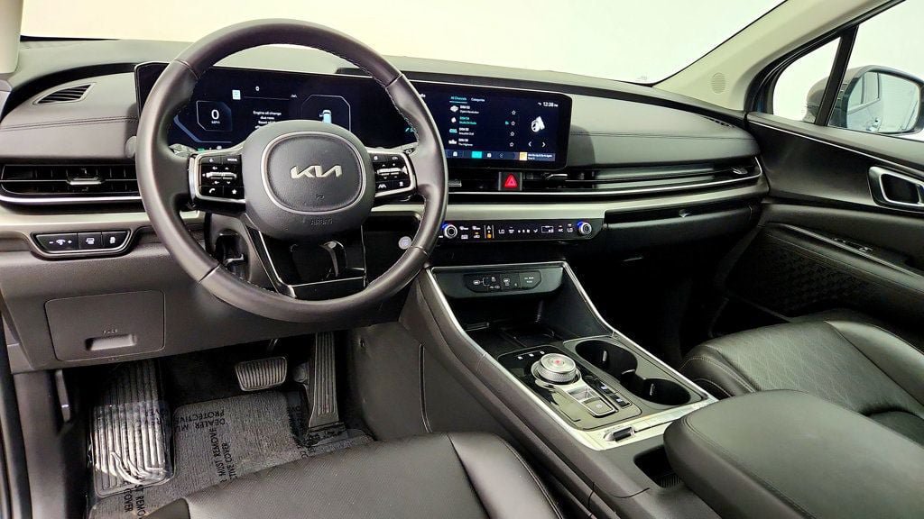 Used 2025 Kia Carnival SX FWD image 13