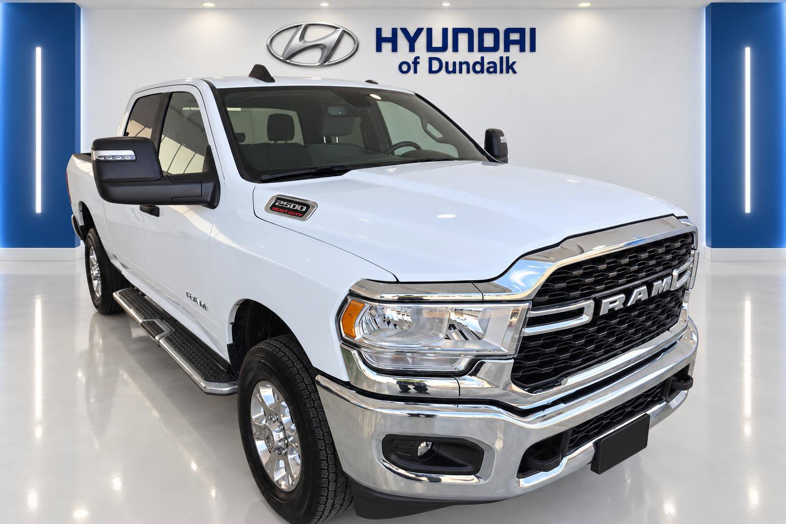 Used 2024 RAM 2500 Big Horn AWD/4WD image 3