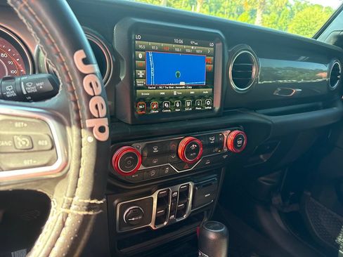 Used 2023 Jeep Wrangler Unlimited Sahara AWD/4WD image 18
