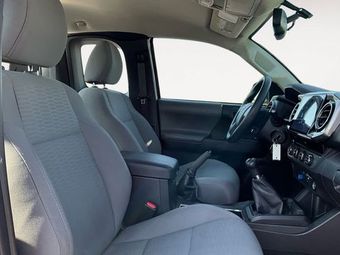 Used 2017 Toyota Tacoma SR AWD/4WD image 17