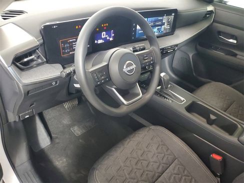 Used 2025 Nissan Kicks SV image 10