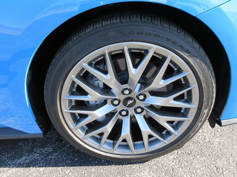 Used 2025 Ford Mustang GT Premium image 9