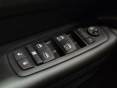 Used 2019 Jeep Grand Cherokee Laredo AWD/4WD image 27