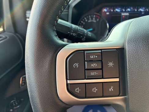 Used 2024 Ford Expedition XLT image 19