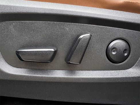 Used 2023 Nissan Pathfinder Platinum image 23