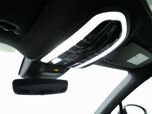 Used 2025 Porsche Macan image 30