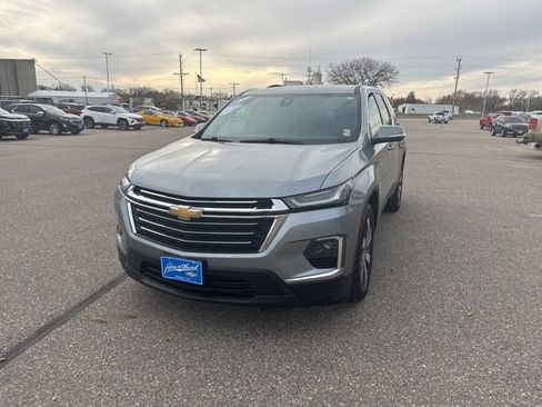 Used 2023 Chevrolet Traverse LT w/ LT Premium Package image 2