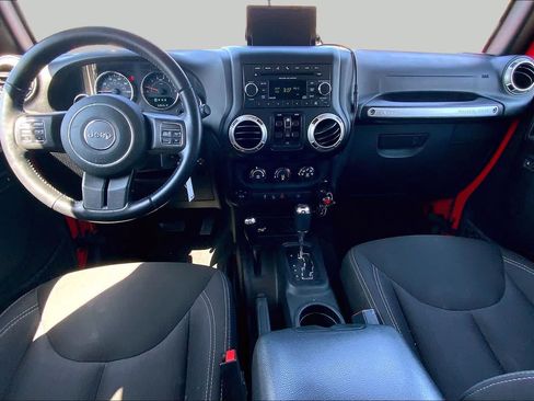 Used 2017 Jeep Wrangler Unlimited Rubicon w/ Connectivity Group AWD/4WD image 14