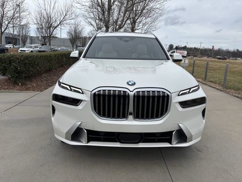 Certified 2024 BMW X7 xDrive40i w/ Executive Package image 3