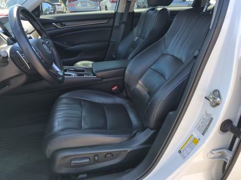 Used 2018 Honda Accord Touring image 11