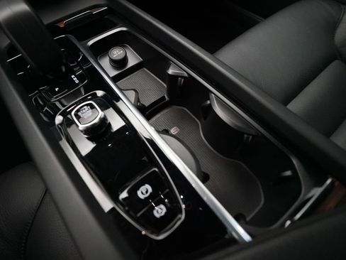 Used 2025 Volvo V60 B5 Cross Country Plus image 17