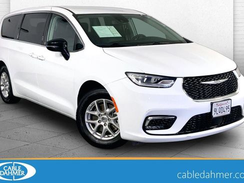 Used 2024 Chrysler Pacifica Touring-L FWD image 1