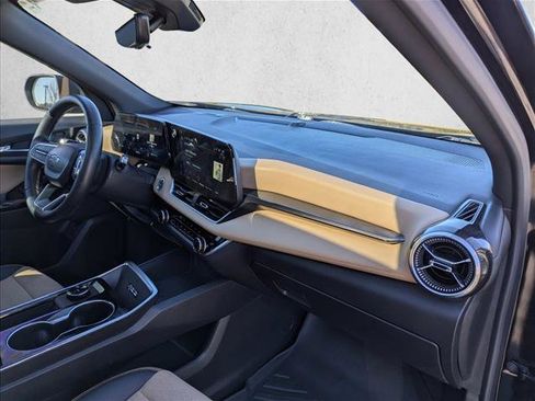 Used 2025 Chevrolet Equinox ACTIV w/ Safety and Technology Package image 28