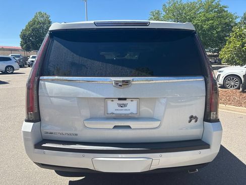 Used 2020 Cadillac Escalade Premium Luxury AWD/4WD image 4