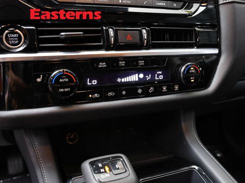 Used 2023 Nissan Pathfinder SV AWD/4WD image 19