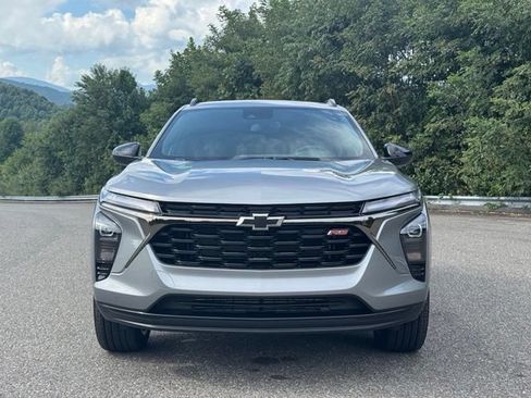 New 2026 Chevrolet Trax RS w/ Driver Confidence Package FWD image 2