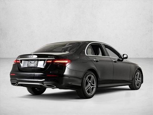 Used 2023 Mercedes-Benz E 350 4MATIC Sedan image 5