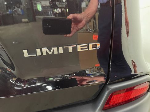 Used 2022 Jeep Cherokee Limited image 30