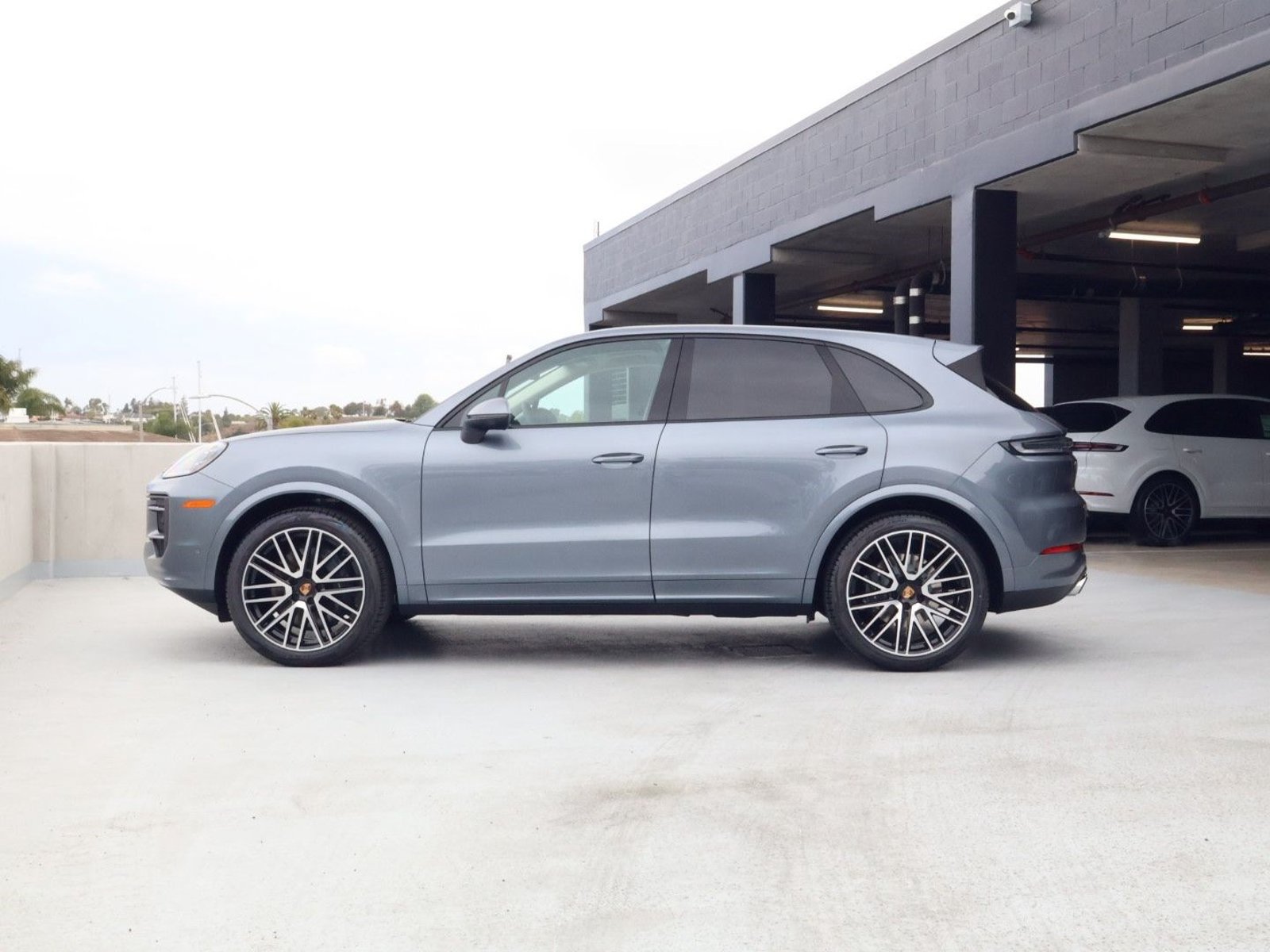 Used 2026 Porsche Cayenne AWD/4WD image 2
