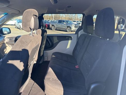 Used 2017 Dodge Grand Caravan SE image 11