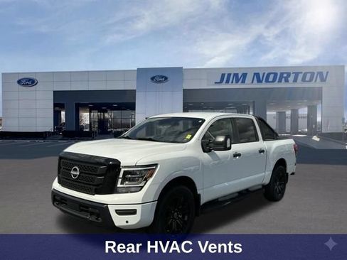 Used 2024 Nissan Titan SV AWD/4WD image 9