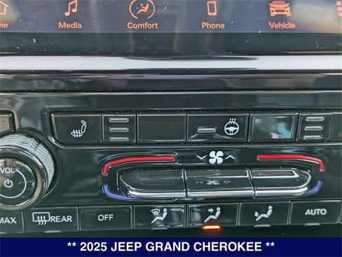 New 2025 Jeep Grand Cherokee Limited w/ Black Appearance Package image 27