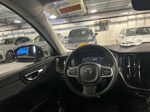 Certified 2021 Volvo XC60 T5 Momentum w/ Premium Package image 24