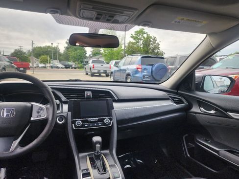 Used 2018 Honda Civic EX image 16
