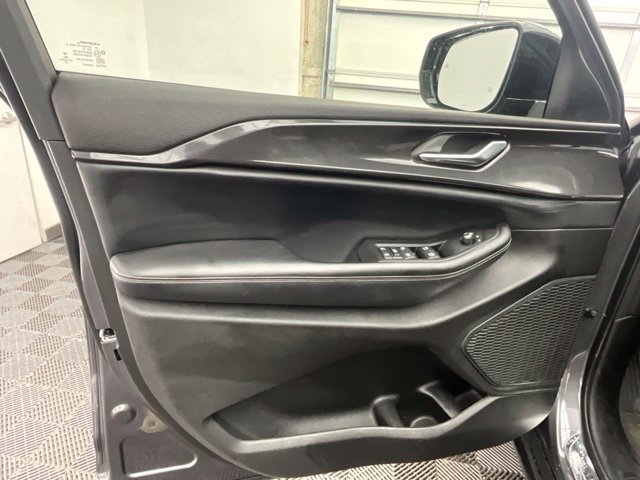 Used 2023 Jeep Grand Cherokee L Laredo AWD/4WD image 15