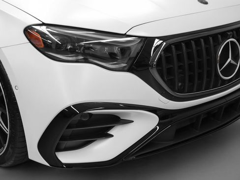 Used 2025 Mercedes-Benz E 53 AMG e 4MATIC Sedan image 5