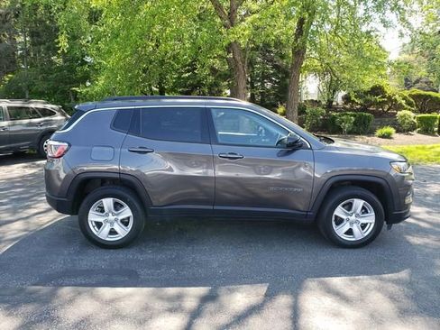 Used 2022 Jeep Compass Latitude AWD/4WD image 2