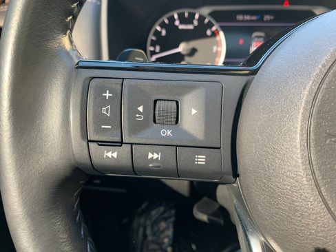 Used 2023 Nissan Rogue SL image 16