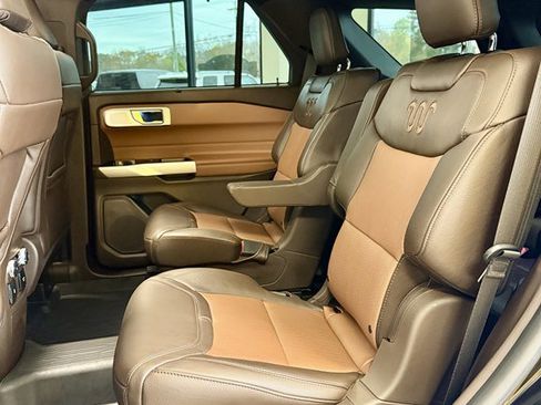 Used 2022 Ford Explorer King Ranch image 17