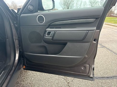 Used 2023 Land Rover Discovery S R-Dynamic image 14